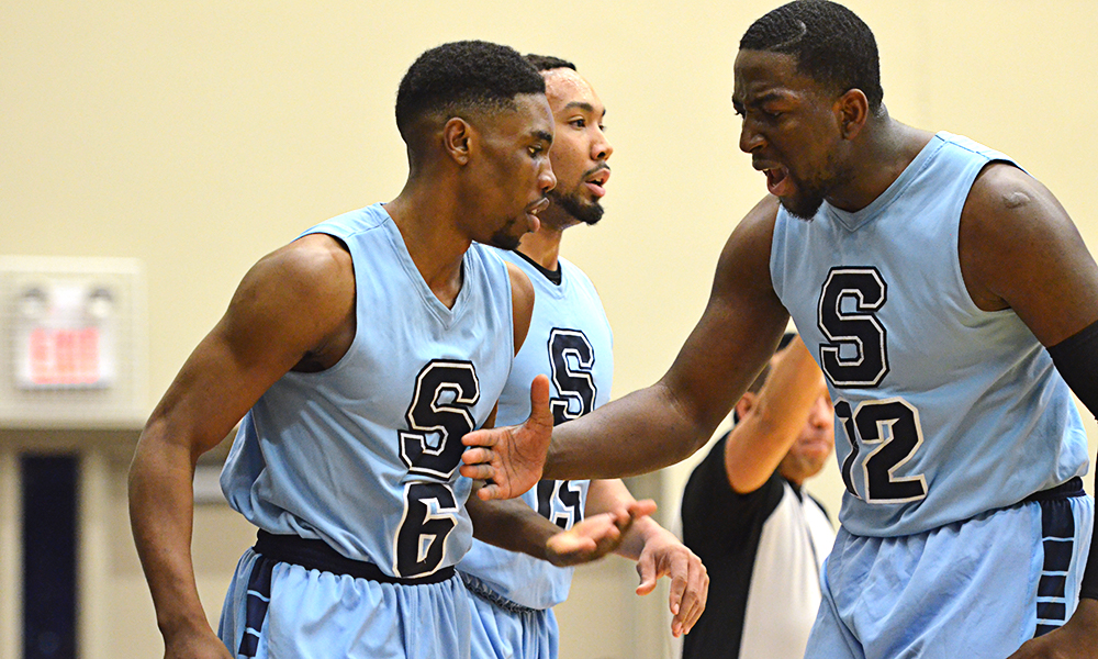 Men's basketball holds off Holland to reach national title game