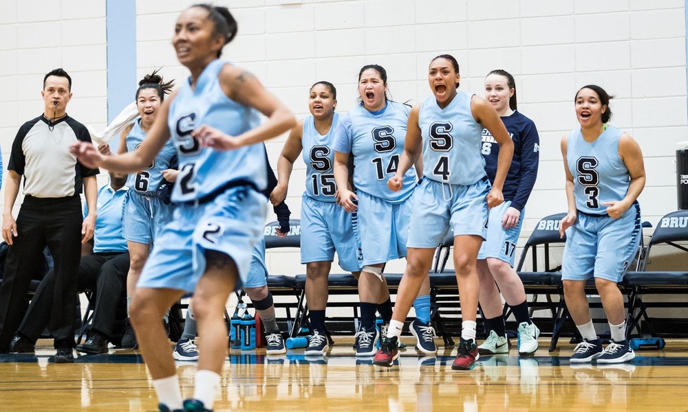 Women's basketball jump out to early lead and run away from Lambton