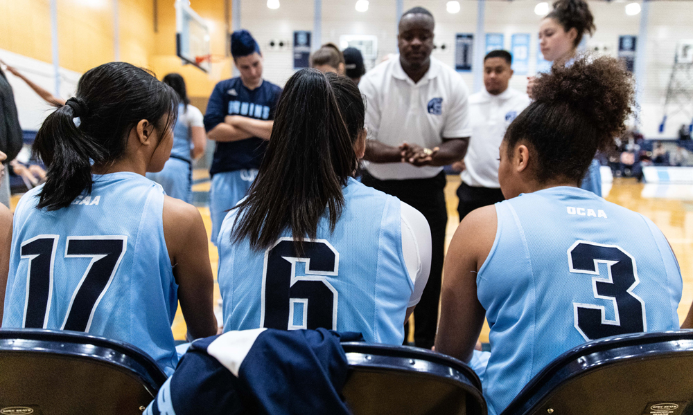 Women's basketball sweeps weekend set against Sault